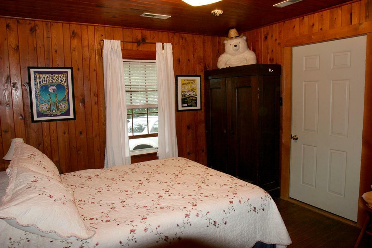 Pine Gables Cabins Villa Lake Lure Exteriör bild